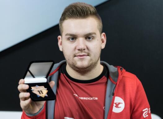 OMG中单Angel发文：因父亲去世要缺席下场比赛，很抱歉