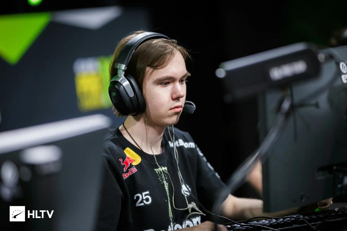 这不得冲一波？S赛决赛电竞椅将被拍卖